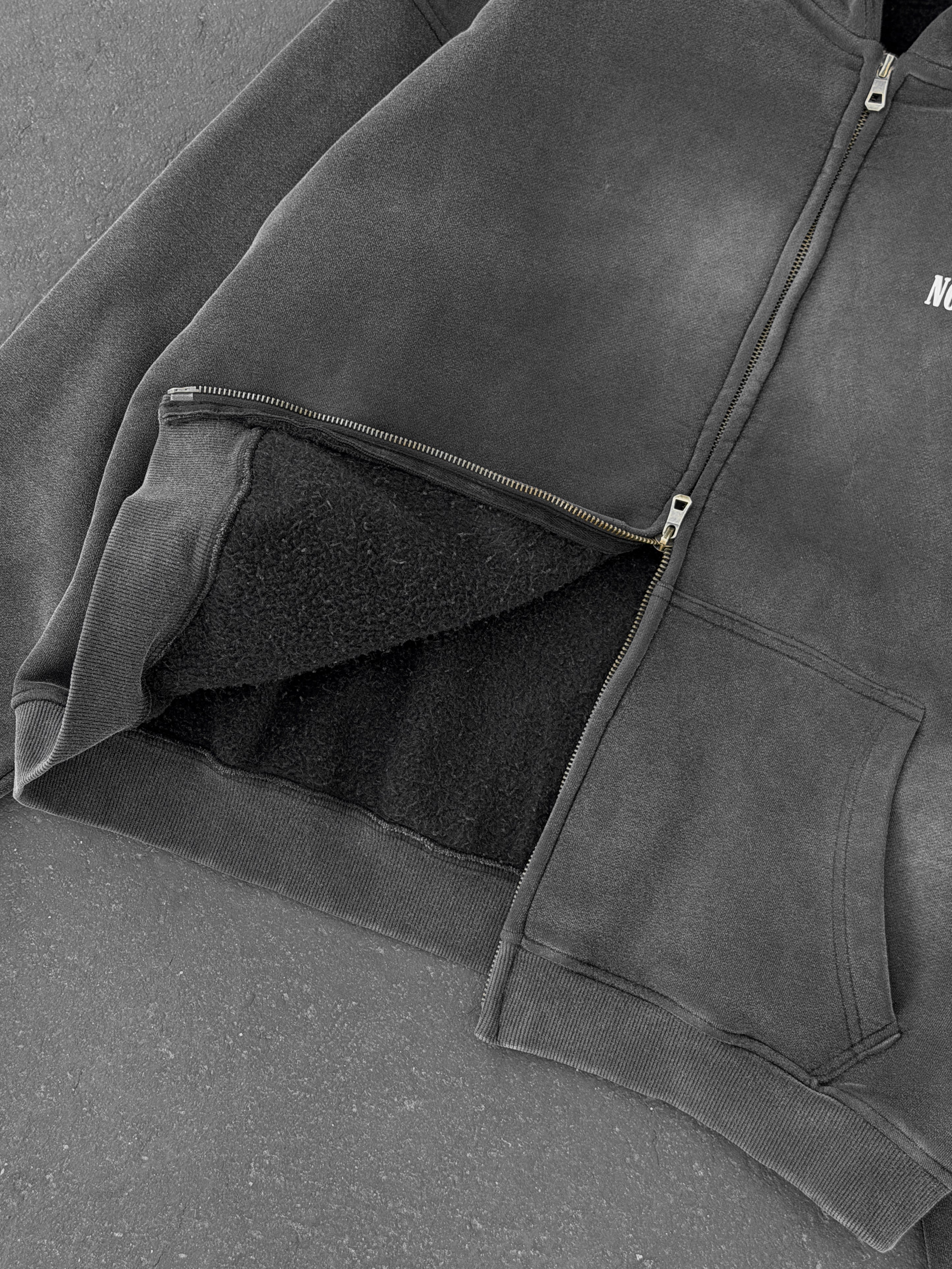 NOKTRA ZIP UP - BLACK
