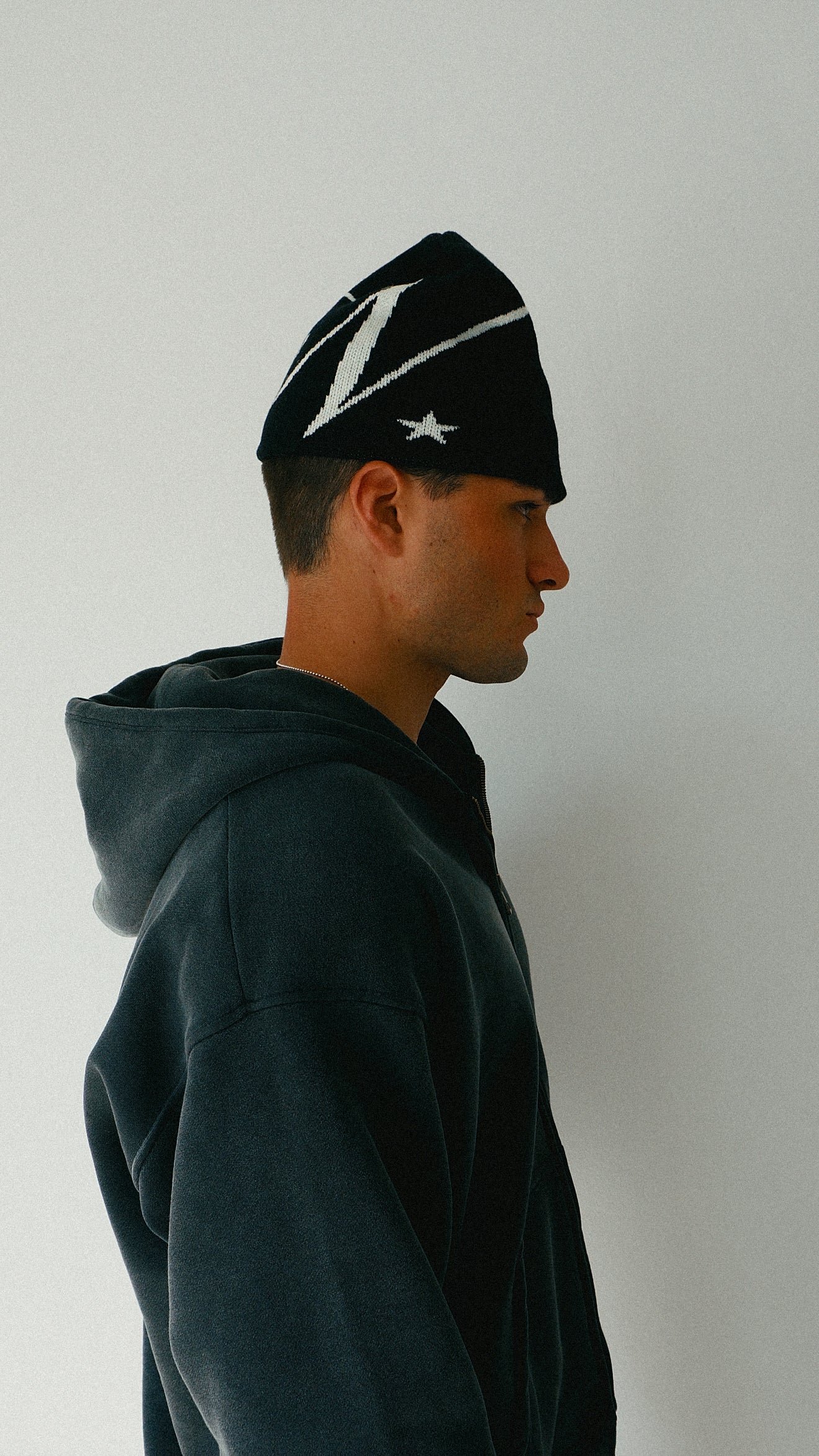 INITIAL BEANIE - BLACK