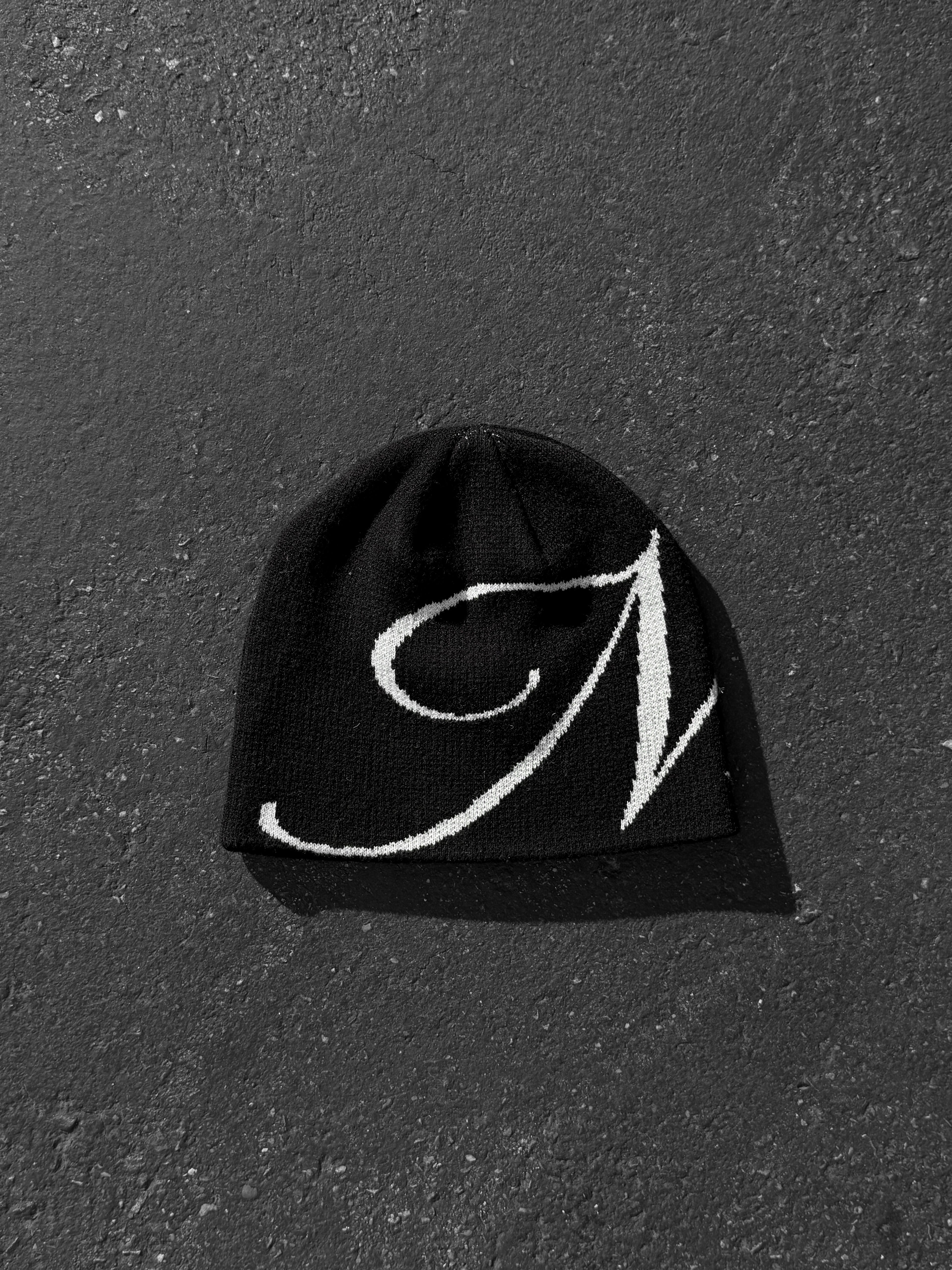 INITIAL BEANIE - BLACK